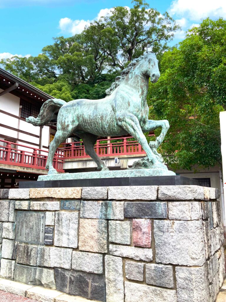 神馬像